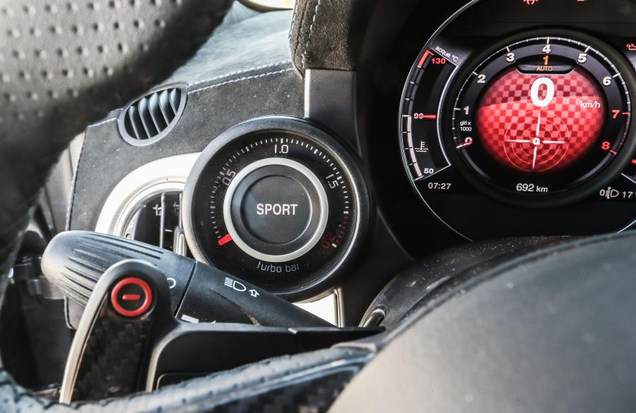Панель приборов Fiat 500 Cinquone Cabrio by Romeo Ferraris 2017 года  (фото 11 из 12)